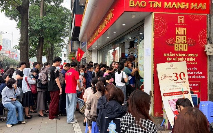 Mua vàng trả tiền trước, cả tháng sau mới nhận vàng có đúng luật?