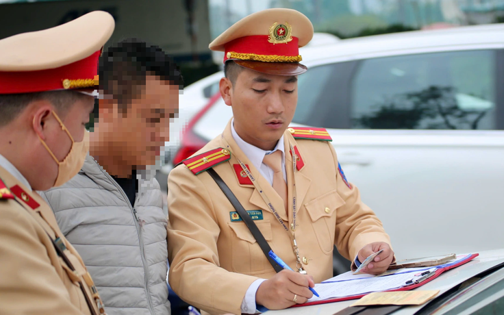 Từ 15.5, ô tô vượt rào chắn đường sắt bị phạt đến 20 triệu đồng