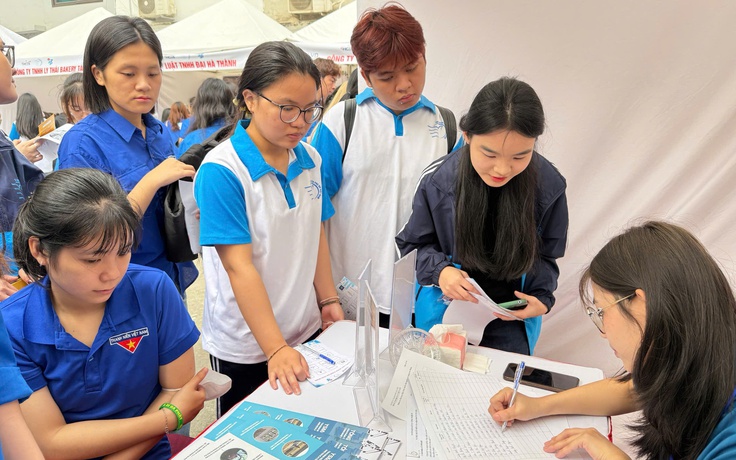 Thị trường lao động vào cao điểm mùa tuyển dụng