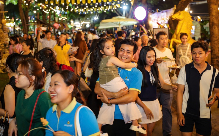 Lễ hội ẩm thực 500 món từ khách sạn 4, 5 sao ở TP.HCM: Giá bình dân, khách đông nghịt