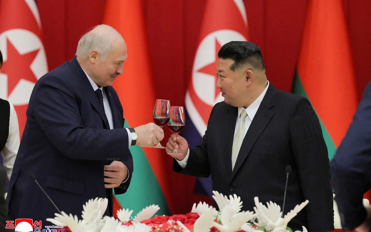 Ông Kim Jong-un tiếp Tổng thống Belarus Lukashenko, ký hiệp ước hợp tác
