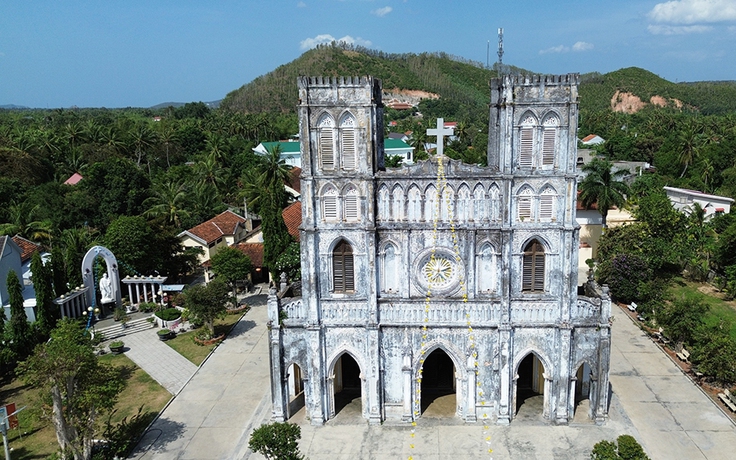 Nhà thờ Mằng Lăng - Thánh đường Gothic lưu giữ hồn chữ Quốc ngữ