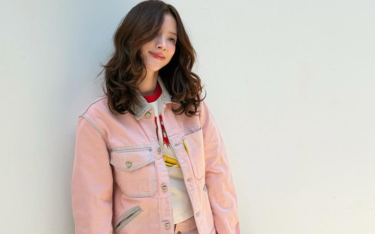 Phong cách mùa hè tươi tắn hơn với những món đồ màu hồng