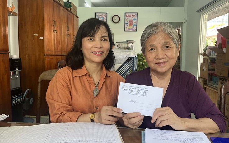 Trao tiền bạn đọc giúp mái ấm từ thiện, bệnh nhân nghèo ở các bệnh viện