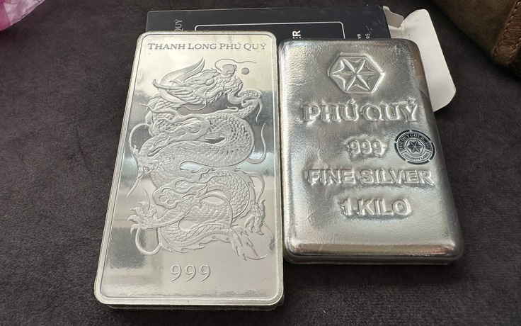 Giá bạc tăng 2 triệu đồng, người mua vẫn lỗ nặng