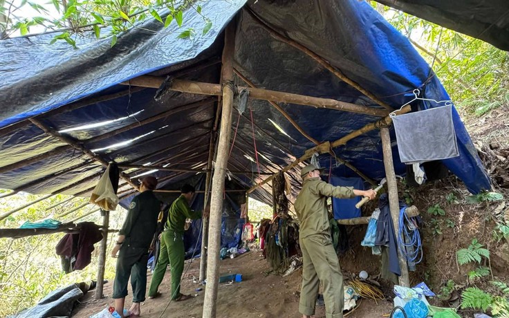 Đà Nẵng: Phát hiện 'công xưởng' khai thác vàng trái phép giữa rừng sâu Khe Ma