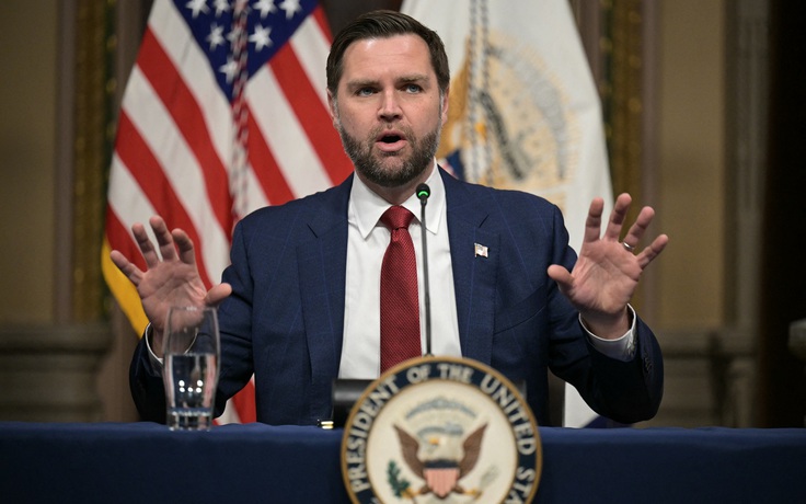 Phó tổng thống Mỹ nói 'bị ám ảnh' về UFO, sẽ 'tìm ra sự thật'