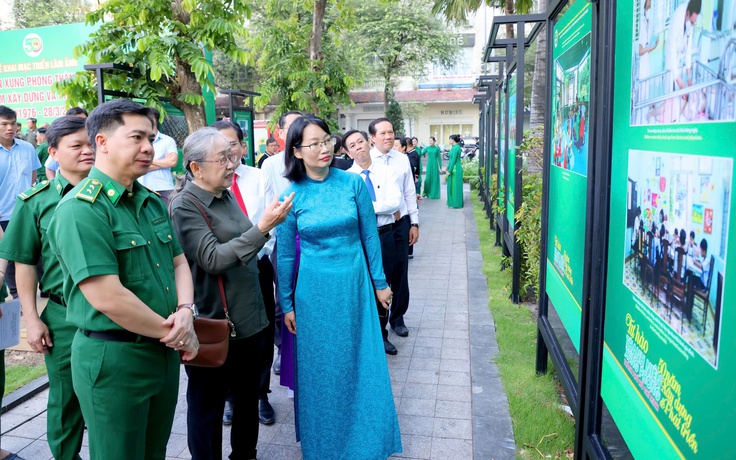 TP.HCM khai mạc triển lãm ảnh 50 năm lực lượng thanh niên xung phong