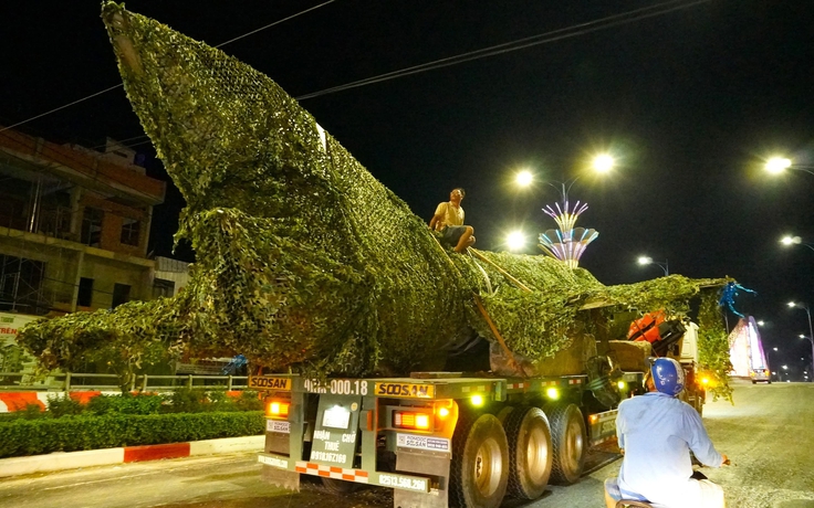 Vì sao phải di dời máy bay MiG-21 bị 'bỏ quên' ở Cà Mau vào ban đêm?