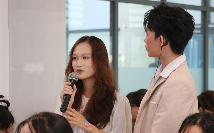 Tỏ ra ổn mỗi ngày, nhiều người trẻ lại thấy kiệt sức