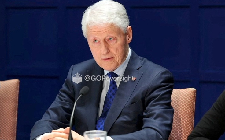 Ông Clinton nói ông Trump từng nhắc đến 'thời gian vui vẻ' với tội phạm Epstein