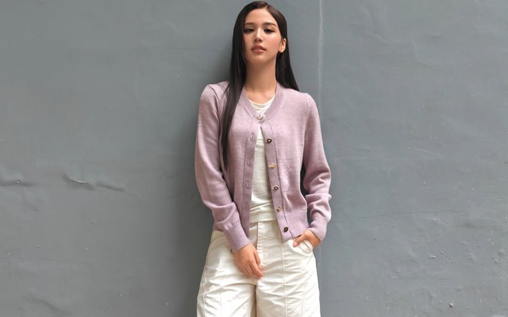 Bảng màu thời trang mùa xuân được làm dịu nhờ quần trắng tinh khôi