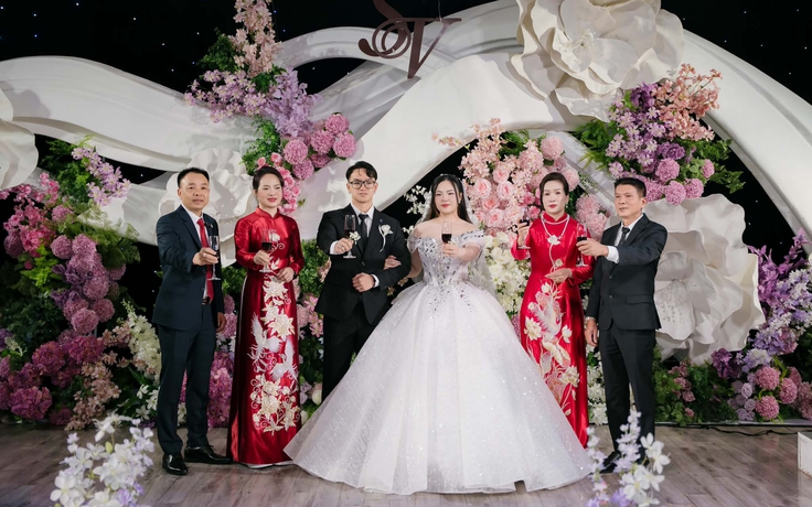 Bố dặn con rể trong đám cưới: 'Đừng lấy chân đá bình rượu mơ'