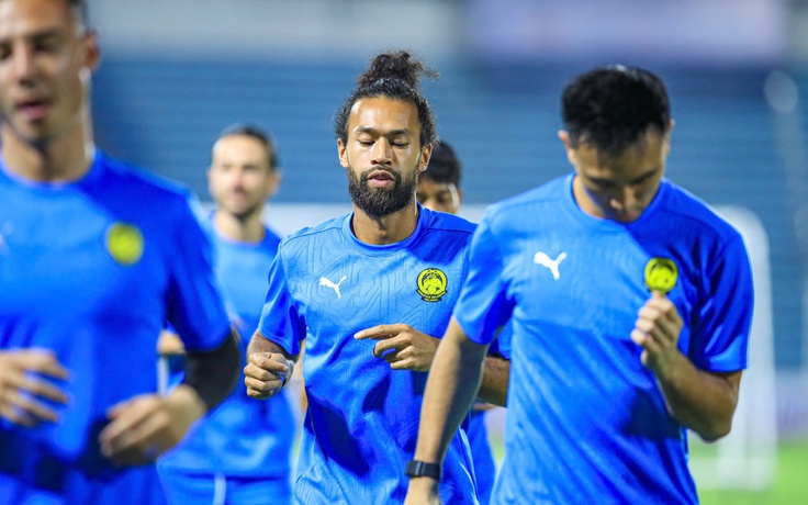 Đội tuyển Malaysia xuất hiện ‘bắt mắt’ trên sân Thiên Trường, báo chí ‘ở nhà’ nóng lòng…