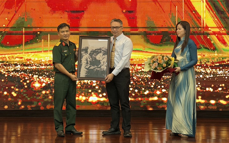 Kỷ vật 'xuyên thế kỷ' của người thợ Ba Son lần đầu trưng bày tại TP.HCM