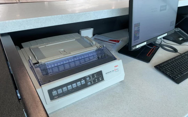 Vì sao các hãng bay vẫn dùng máy in kim?