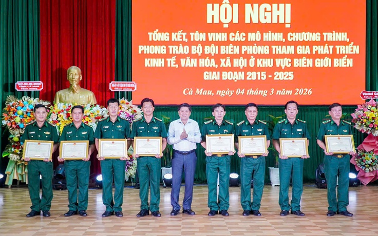 Bộ đội biên phòng Cà Mau gắn bảo vệ chủ quyền biển với sinh kế ngư dân