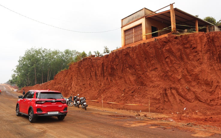 Yêu cầu tạm dừng thi công, phòng ngừa sạt lở sau phản ánh của Báo Thanh Niên