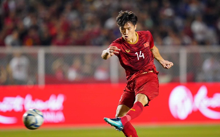 Đội tuyển Việt Nam ‘thừa’ nhạc trưởng: Ông Kim chọn Hoàng Đức, Hoàng Hên hay Quang Hải tái đấu Malaysia?
