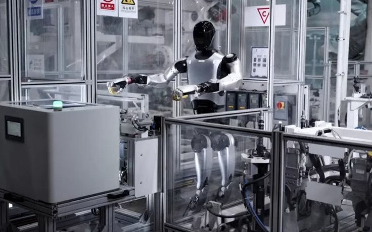 Robot Xiaomi theo kịp dây chuyền xe điện 76 giây/chiếc