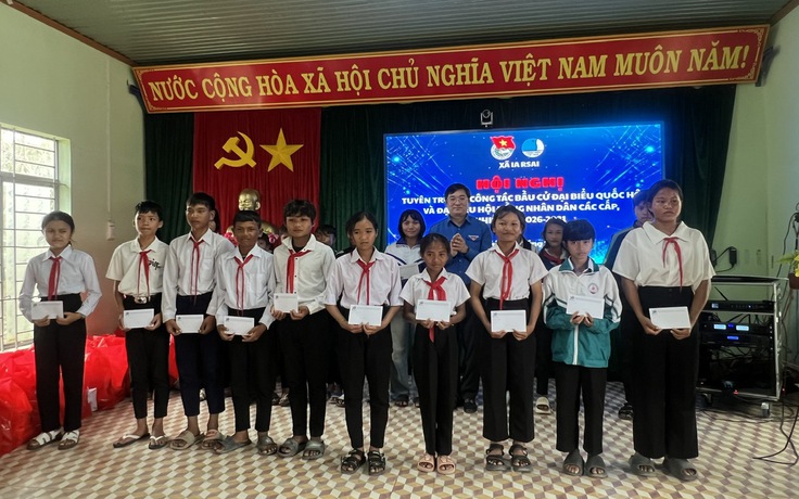 Tháng Thanh niên: T.Ư Đoàn tặng quà, học bổng cho người dân, học sinh tỉnh Gia Lai