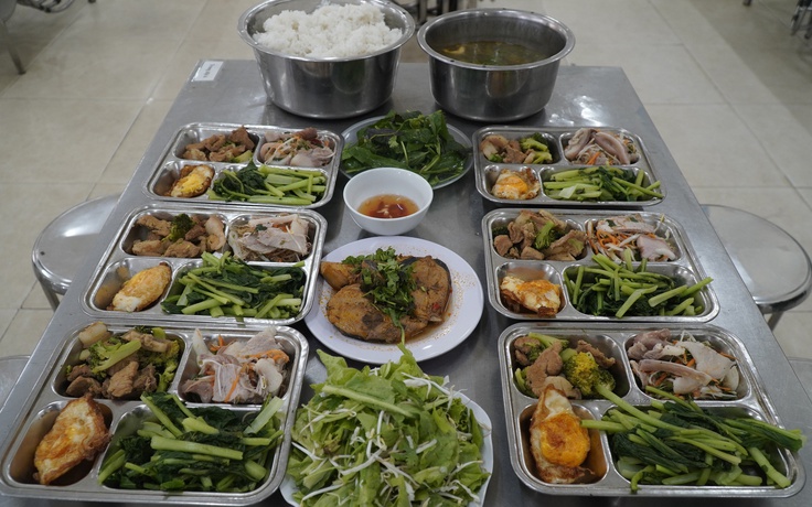 Bên trong doanh trại: Tân binh ăn gì, nghỉ ngơi ra sao ngày đầu nhập ngũ?