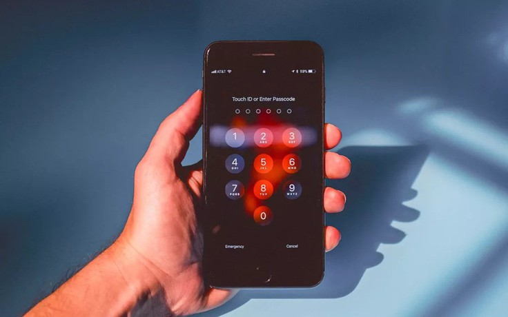 'Đồ chơi' chuyên hack iPhone lọt ra chợ đen, vét sạch ví tiền ảo người dùng