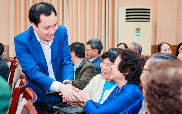 Ông Vũ Văn Tiến tiếp xúc cử tri tại Hải Phòng