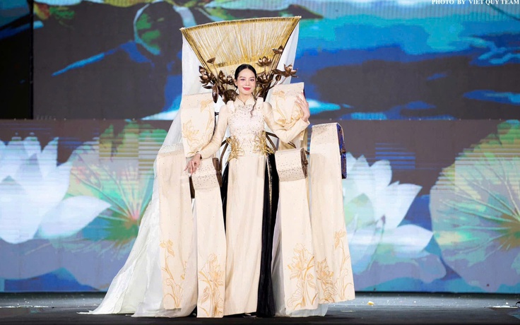 Khi áo dài trên trường quốc tế