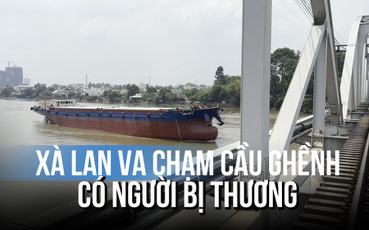 Khoảnh khắc cầu Ghềnh rung lên bần bật khi sà lan va chạm