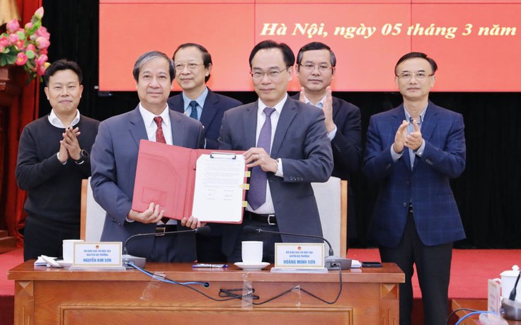 Bàn giao nhiệm vụ Bộ trưởng Bộ GD-ĐT