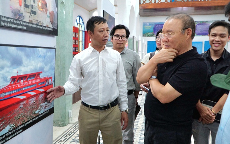 HLV Park Hang-seo và buổi giao lưu tuyệt vời tại Trường ĐH Nha Trang: Cảm xúc khó quên!