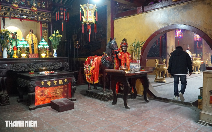 Bí ẩn ao cá 'trấn mạch' trước chùa Bà Hà Chương