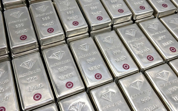 Giá vàng, giá bạc 'lao dốc'