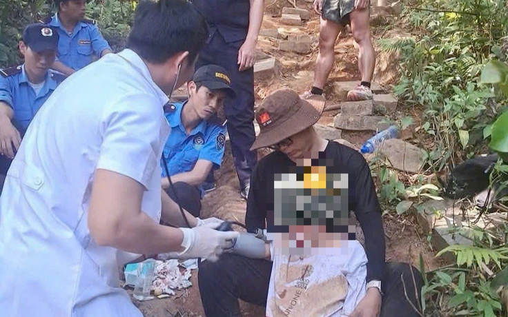 Du khách té gãy xương khi leo núi Bà Đen tuyến Cột Điện