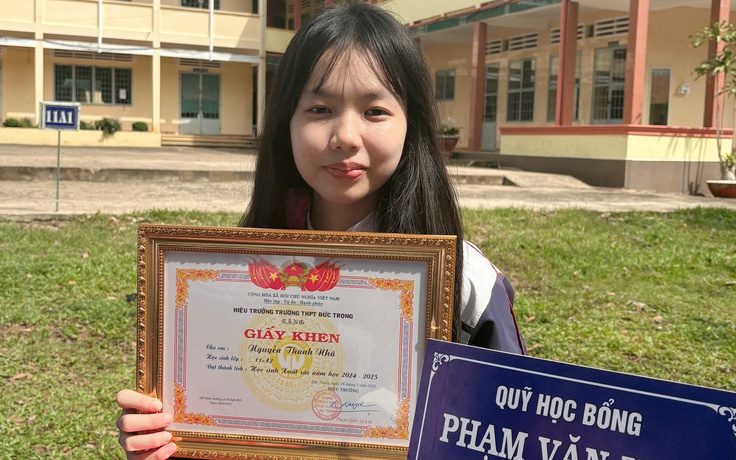 Thích luyện thi trên mạng hơn đi học thêm, vì sao?