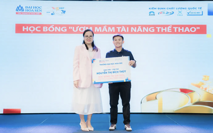 Trường ĐH Hoa Sen trao học bổng toàn phần cho Bích Thùy, mở rộng đào tạo kinh tế thể thao