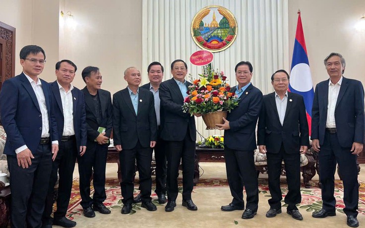 Lãnh đạo Tập đoàn Công nghiệp Cao su Việt Nam thăm, chúc tết Bunpimay tại Lào