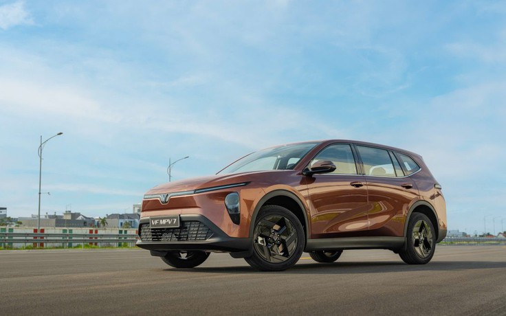 Người Việt mua sắm hơn 27.600 ô tô điện VinFast, Limo Green bán chạy nhất