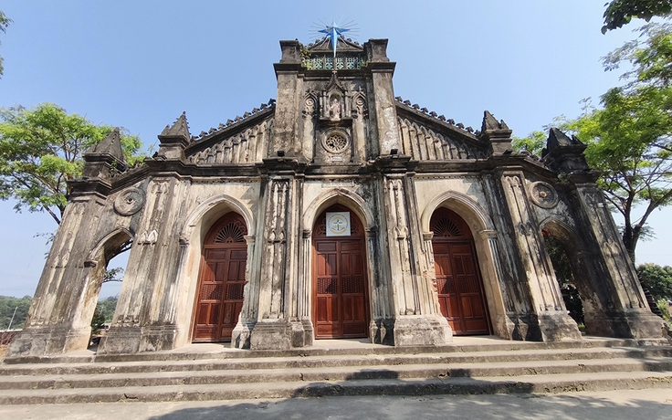 Nhà thờ đá Tùng Sơn lưu giữ nhiều thánh tích từ Công giáo Rôma