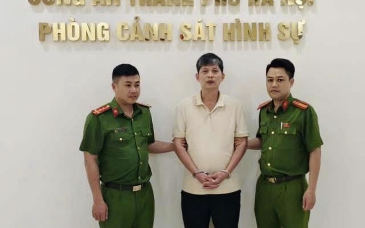 Bị bắt vì dùng ô tô chặn lối vào hầm chung cư