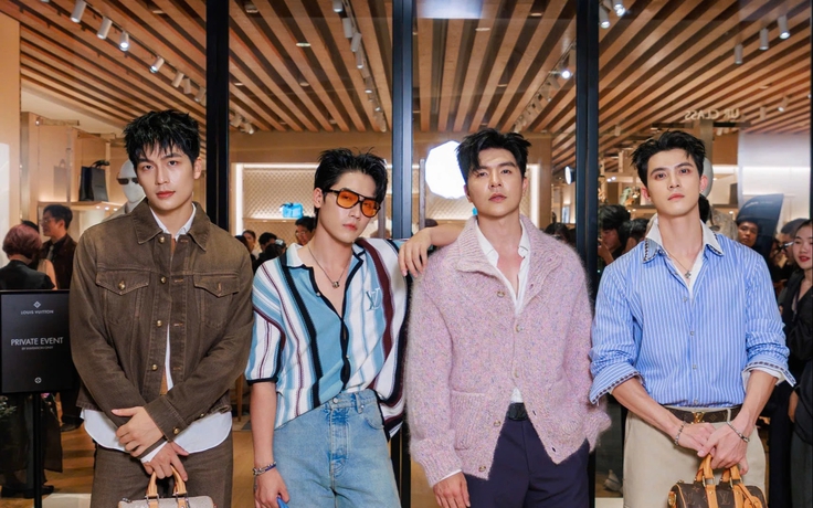 Diễn viên 'Mưa đỏ' đọ vẻ 'nam thần' cùng dàn anh trai tại sự kiện