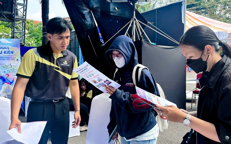 Áp lực du lịch cho giới trẻ mùa lễ 30.4 - 1.5: Gia tăng những ngày gần đây