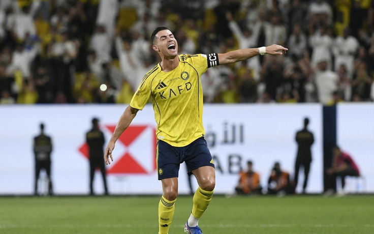 Ronaldo lên tiếng đáp trả mọi chỉ trích bằng bàn thắng thứ 969, tiếp tục cùng Al Nassr bay cao