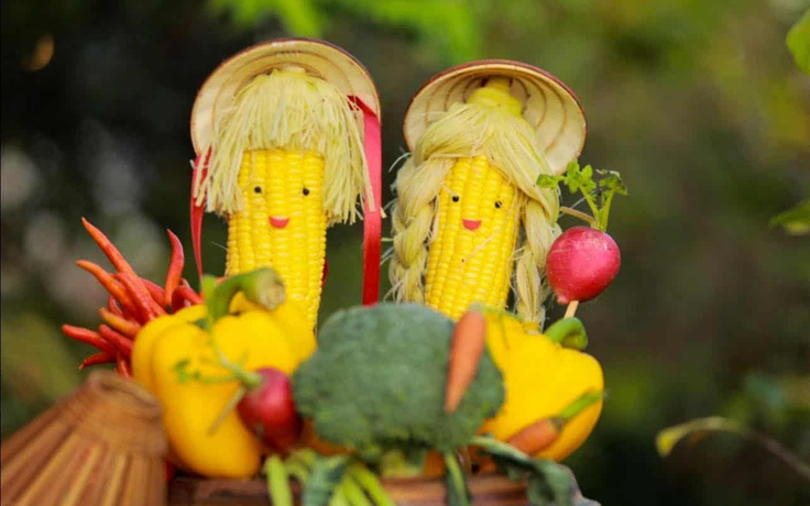 Đám cưới ‘nặng ký’ nhất Cà Mau: Hơn 315 kg rau củ quả phủ kín bữa tiệc