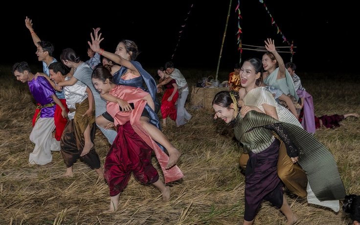 Màn cõng nhau chạy phạt: Sức hút khó cưỡng từ trò chơi dân gian Tết Chôl Chnăm Thmây