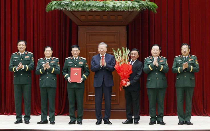 Công bố các quyết định của Bộ Chính trị về công tác cán bộ