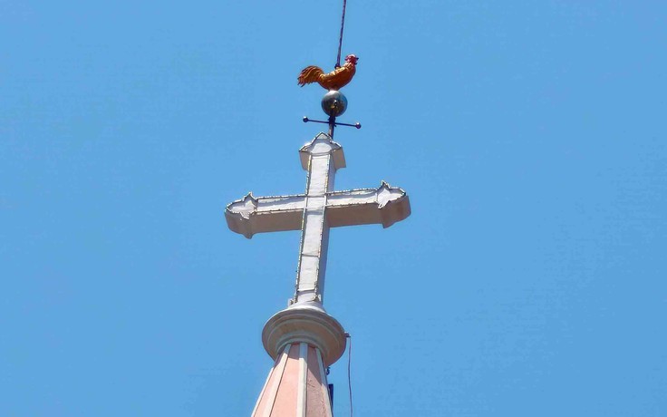 Nhà thờ Con Gà - biểu tượng hồng giữa lòng Đà Nẵng