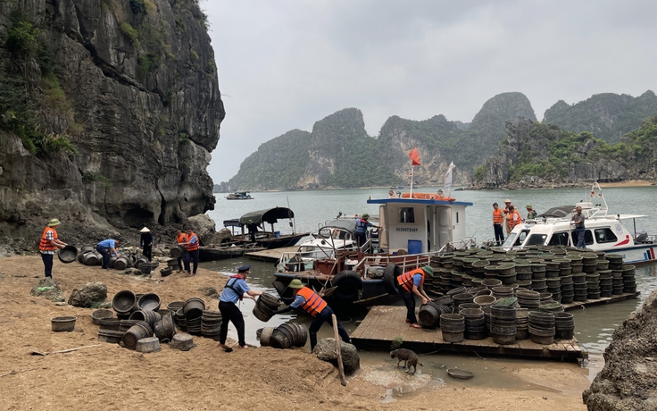 Nuôi thủy sản trái phép trên vịnh Hạ Long