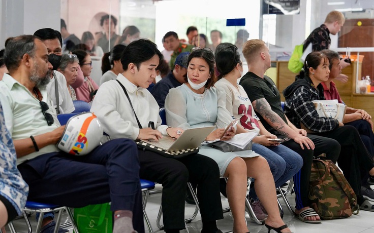 Nhờ 'cò' làm hộ chiếu trên mạng, cẩn thận bị đánh cắp dữ liệu